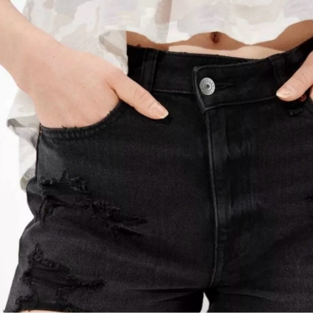American Eagle Jean Shorts Size 6 Black Stretch Denim Distressed Summer